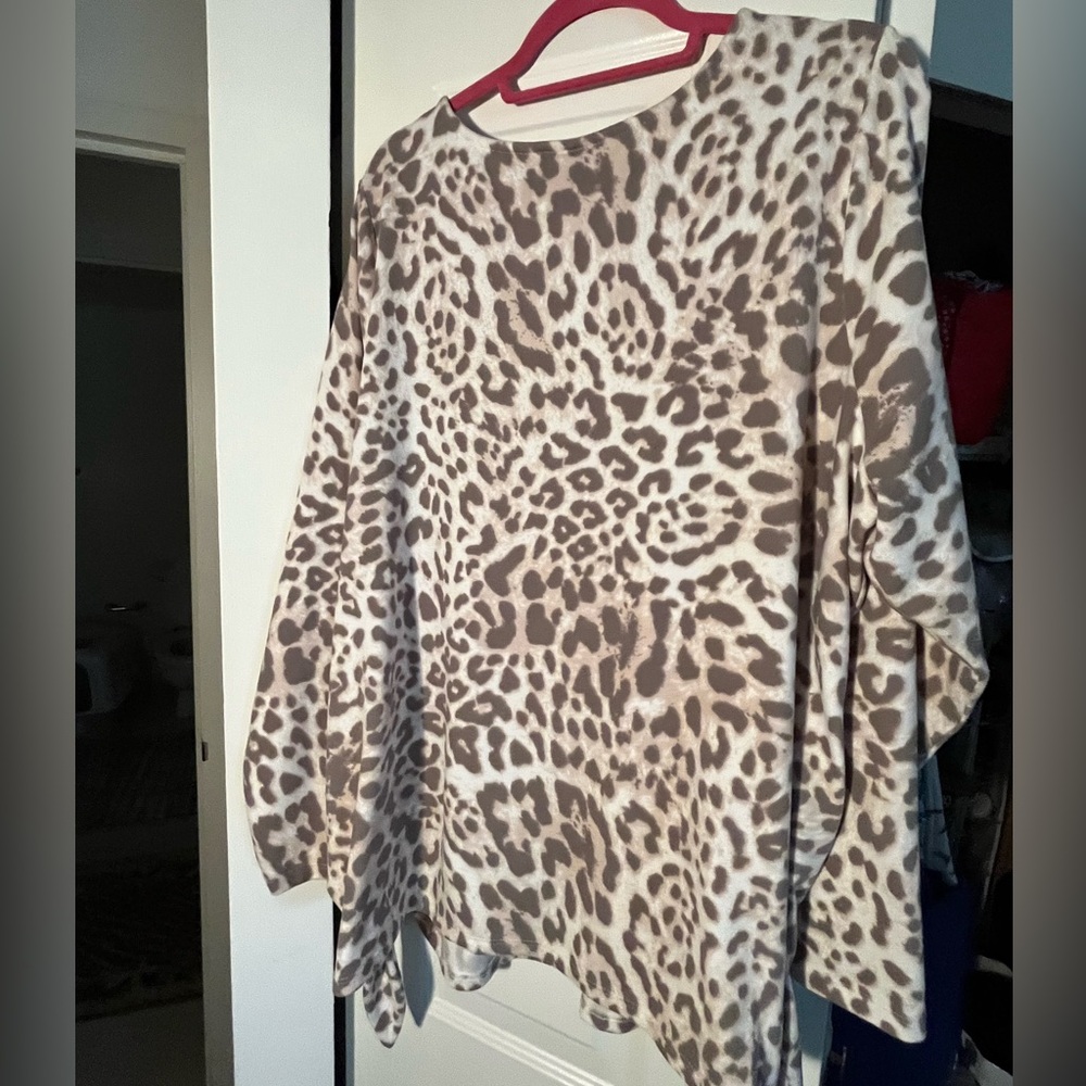 Belle Kim Gravel Soft Animal Print Sweatshirt Tie Detail - Picture 6 of 7